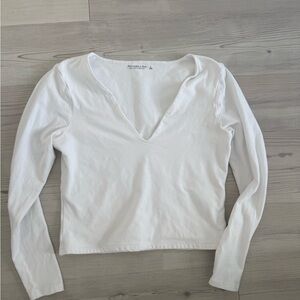 Abercrombie & Fitch White Deep V-Neck Long Sleeve Cropped Tee